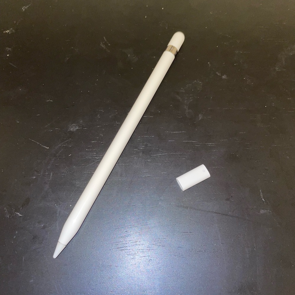 Apple 1st Gen pen - LIKE NEW - never really used